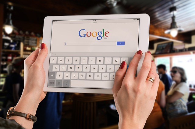Wyszukiwarka Google na tablecie